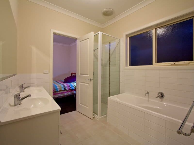 70 McComb Boulevard, FRANKSTON SOUTH VIC 3199, Frankston South - Thumbnail 7