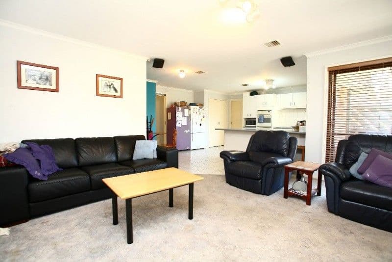 14 Cairn Curren Close, ROWVILLE VIC 3178, Rowville - Thumbnail 2