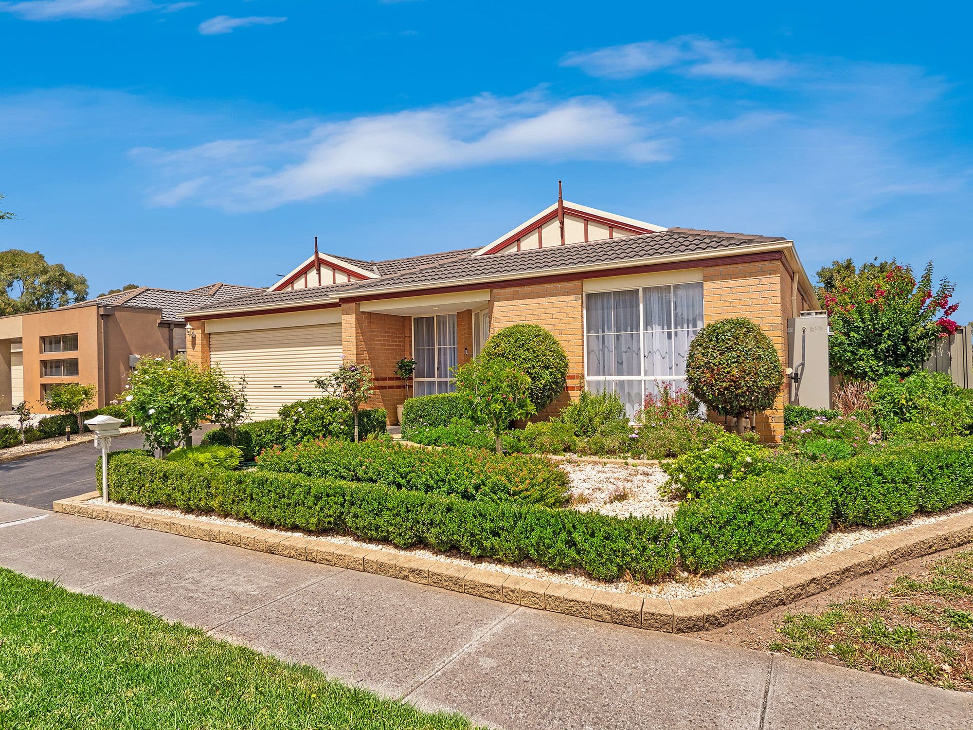9 Foxhound Grove, Cranbourne East VIC 3977, Cranbourne East - Thumbnail 2