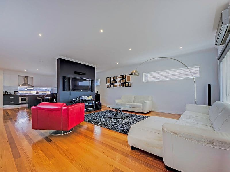 32 Caesia Way, Caroline Springs VIC 3023, Caroline Springs - Thumbnail 3