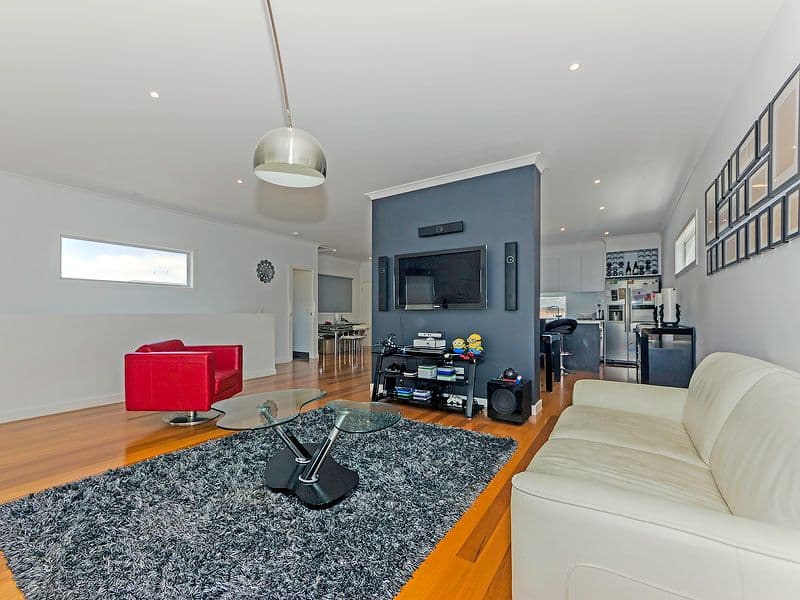 32 Caesia Way, Caroline Springs VIC 3023, Caroline Springs - Thumbnail 4