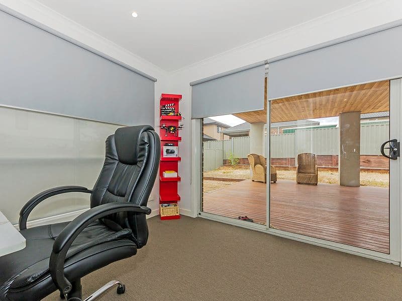 32 Caesia Way, Caroline Springs VIC 3023, Caroline Springs - Thumbnail 7
