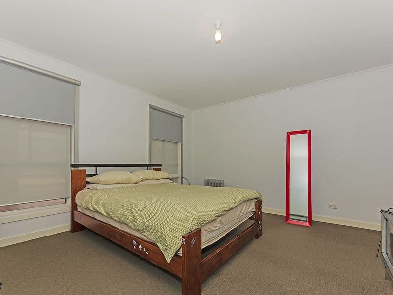 32 Caesia Way, Caroline Springs VIC 3023, Caroline Springs - Thumbnail 8