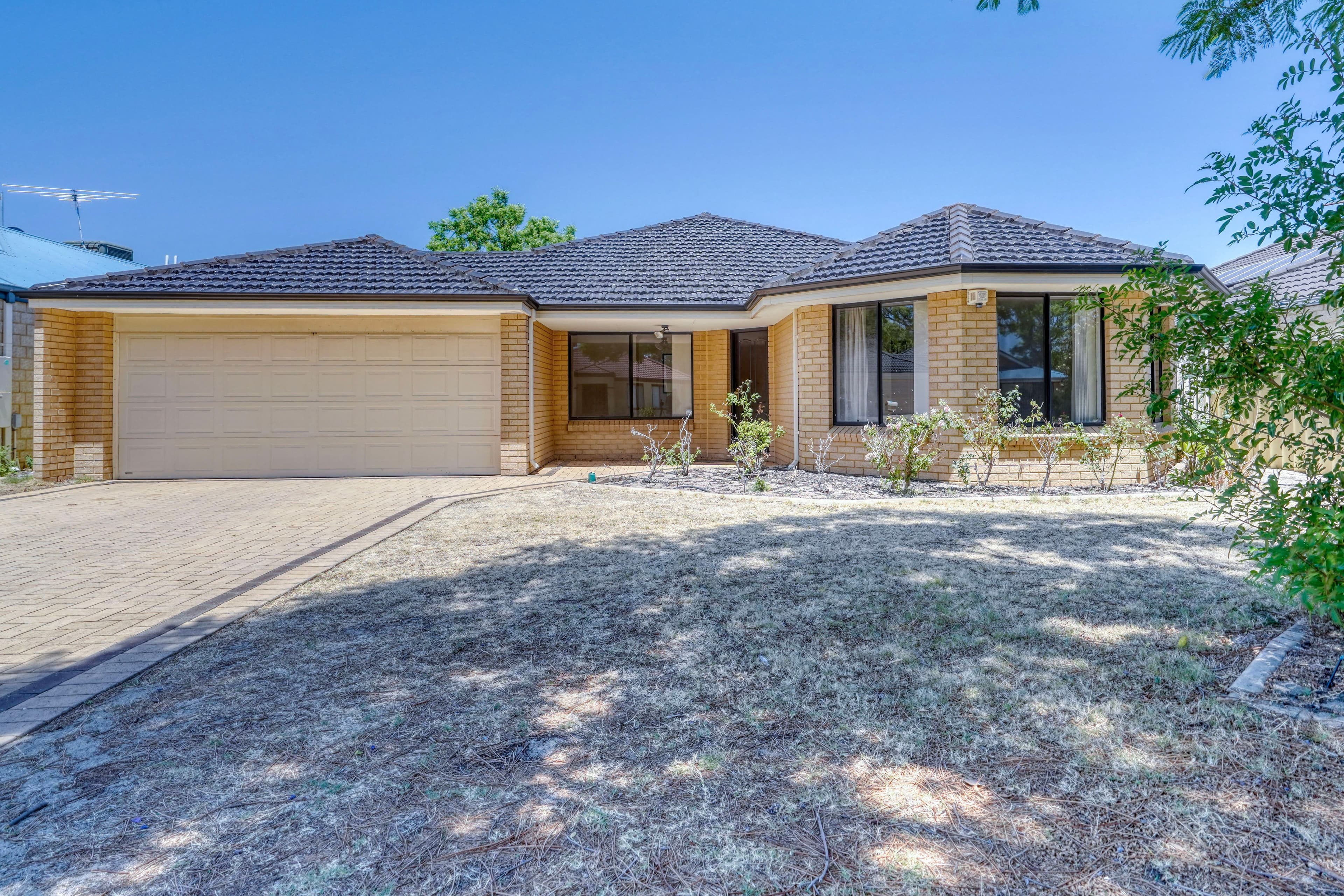 4 Florrie Court, Cloverdale WA 6105, Cloverdale - Image 1