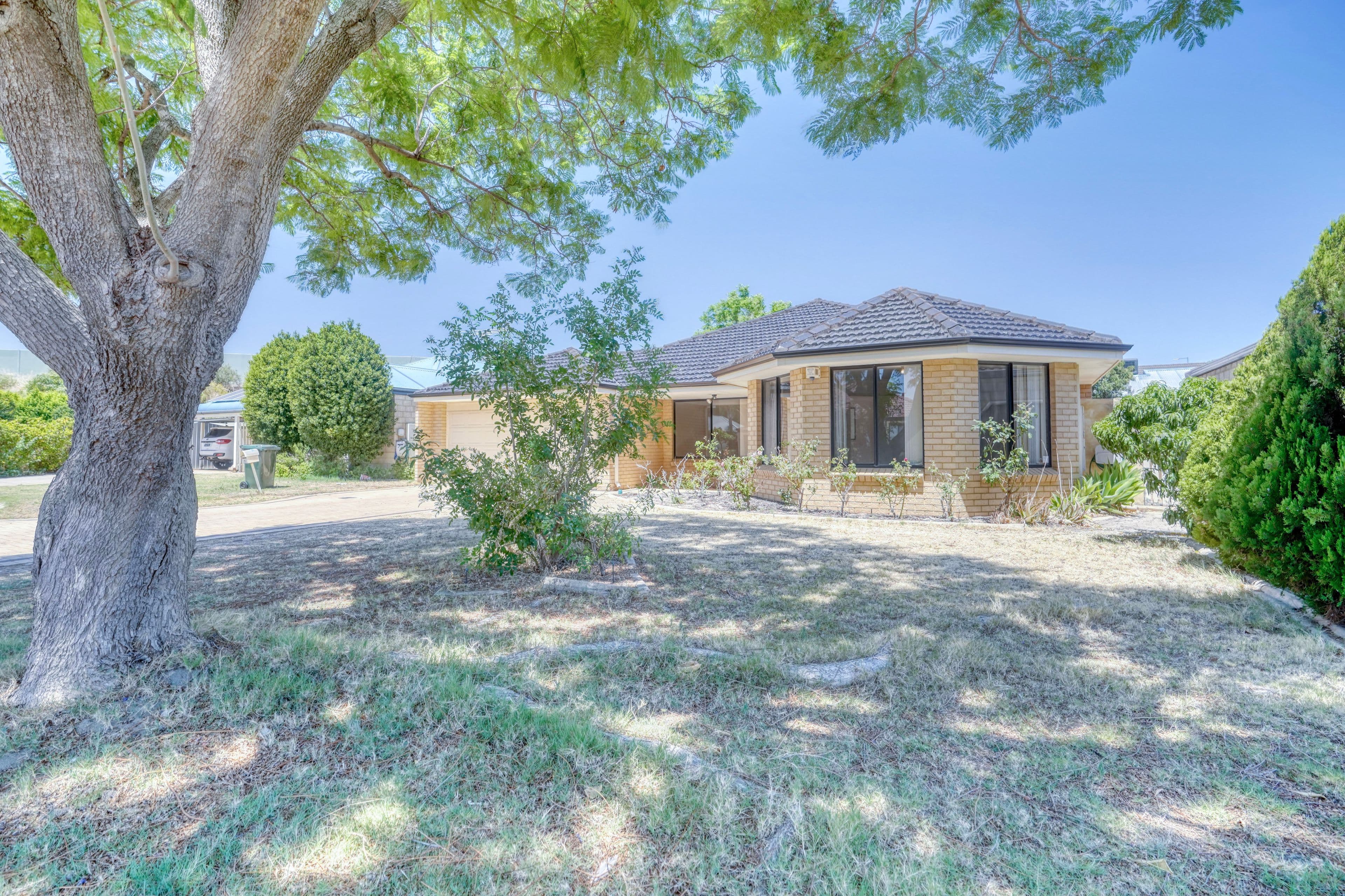 4 Florrie Court, Cloverdale WA 6105, Cloverdale - Thumbnail 2