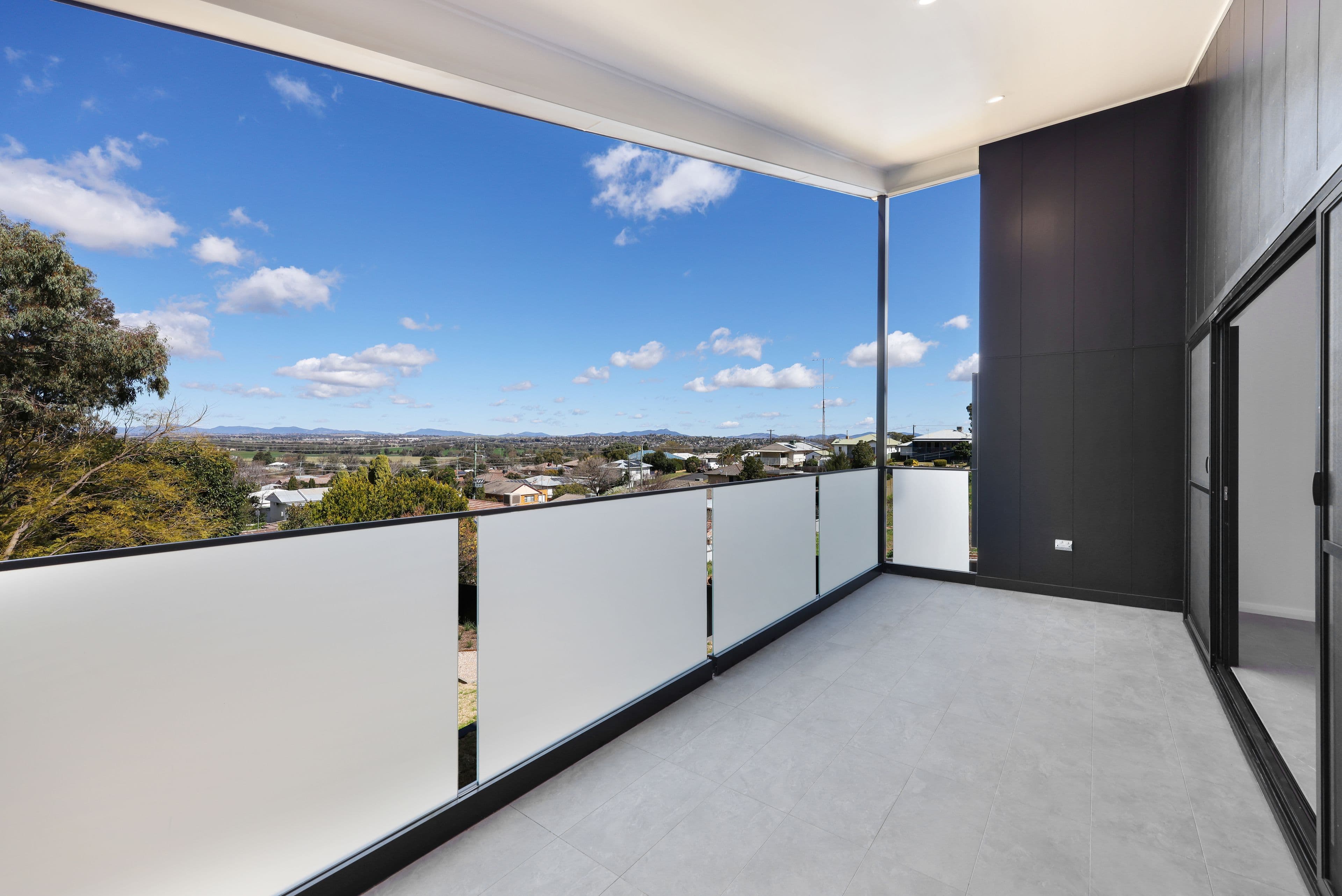 1/221 Carthage Street, Tamworth NSW 2340, Tamworth - Image 1