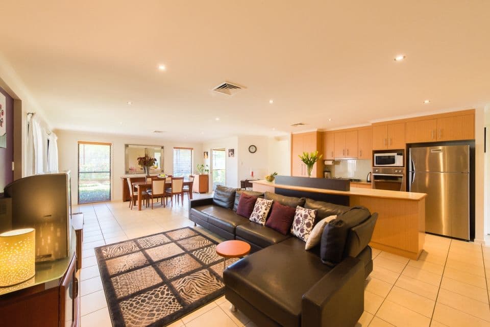 21 Fadden Crescent, MIDDLE RIDGE QLD 4350, Middle Ridge - Thumbnail 2