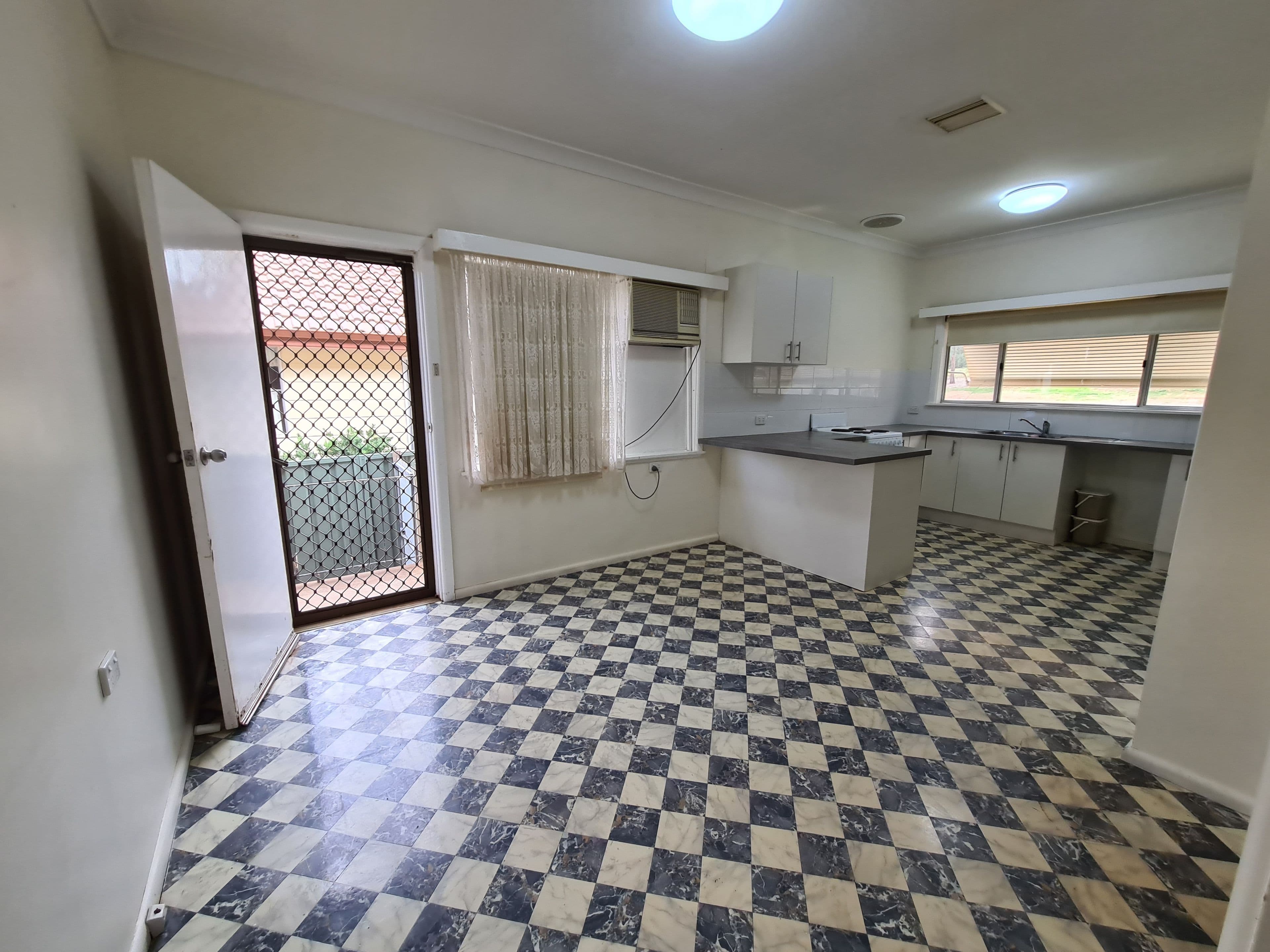 29 Wentworth Street, Parkes NSW 2870, Parkes - Thumbnail 3