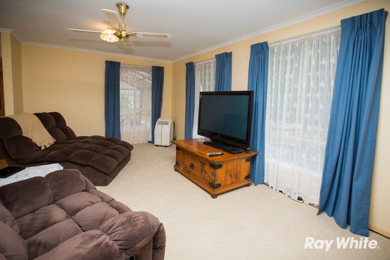 2 Edan Court, PAKENHAM VIC 3810, Pakenham - Thumbnail 2