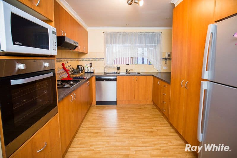 2 Edan Court, PAKENHAM VIC 3810, Pakenham - Thumbnail 3