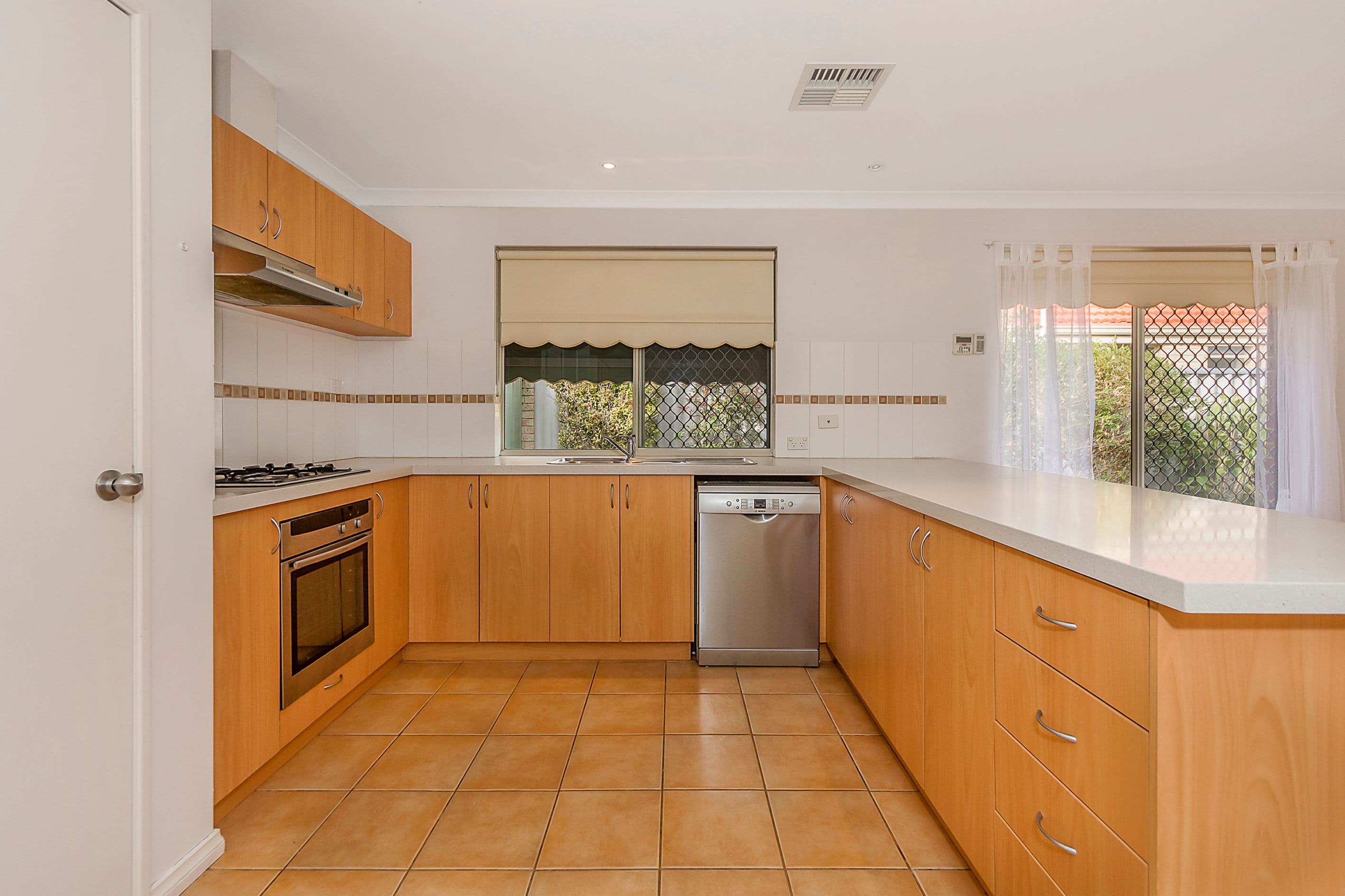 37 Brindabella Avenue, Rockingham WA 6168, Rockingham - Thumbnail 4