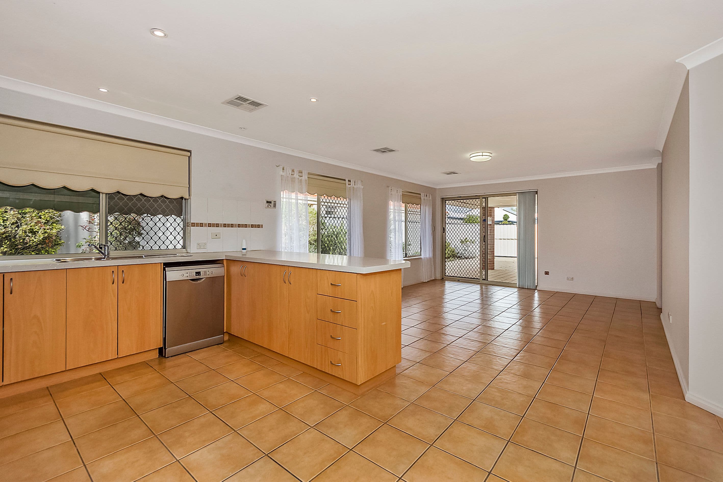 37 Brindabella Avenue, Rockingham WA 6168, Rockingham - Thumbnail 6