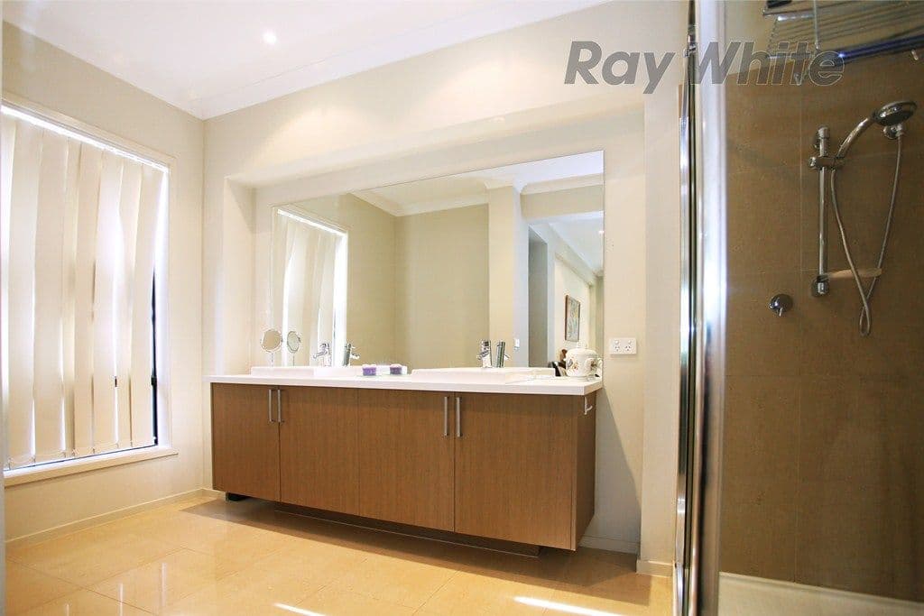20 Licodia Avenue, POINT COOK VIC 3030, Point Cook - Thumbnail 3