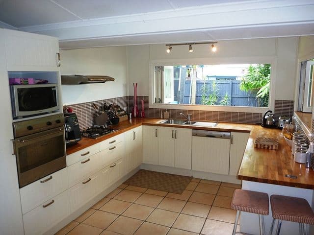 5 Mole Avenue, SOUTHPORT QLD 4215, Southport - Thumbnail 5