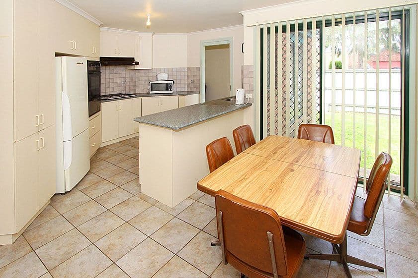 6 Tulloch Way, ROXBURGH PARK VIC 3064, Roxburgh Park - Thumbnail 3