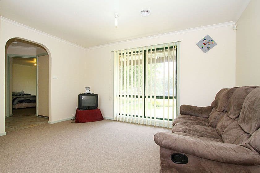 6 Tulloch Way, ROXBURGH PARK VIC 3064, Roxburgh Park - Thumbnail 4