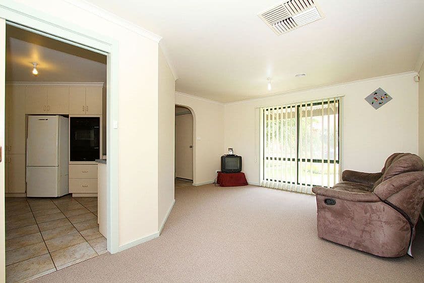 6 Tulloch Way, ROXBURGH PARK VIC 3064, Roxburgh Park - Thumbnail 5