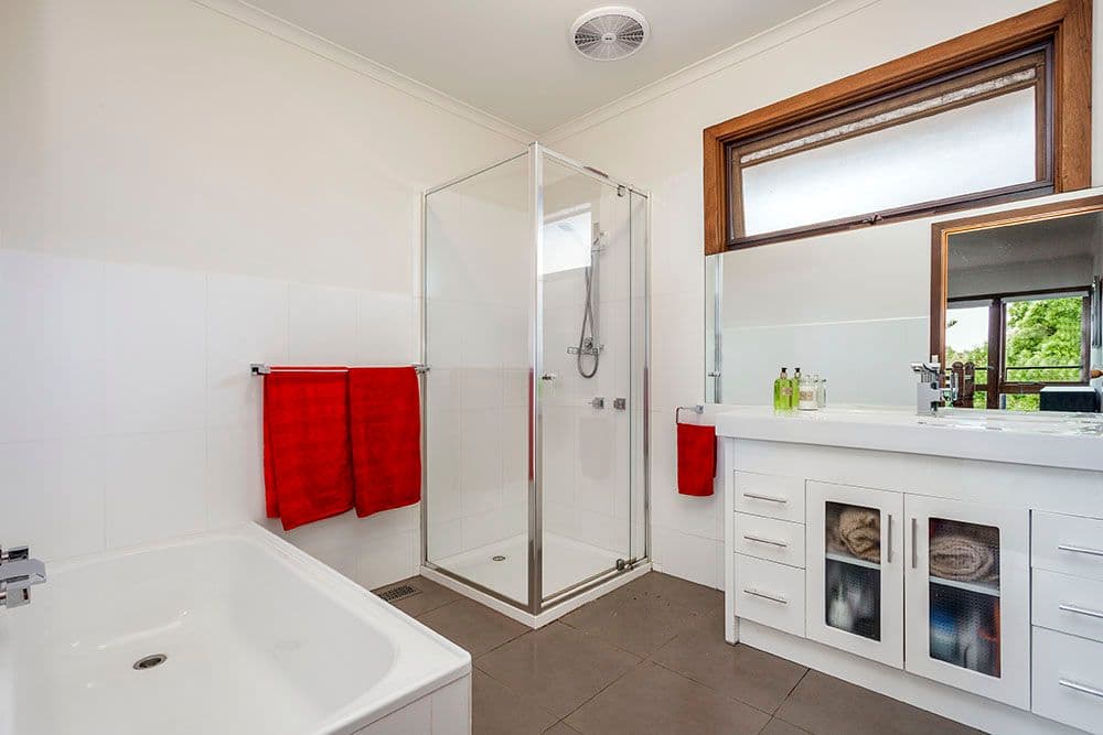 5 Malcolm Crescent, DONCASTER VIC 3108, Doncaster - Thumbnail 5