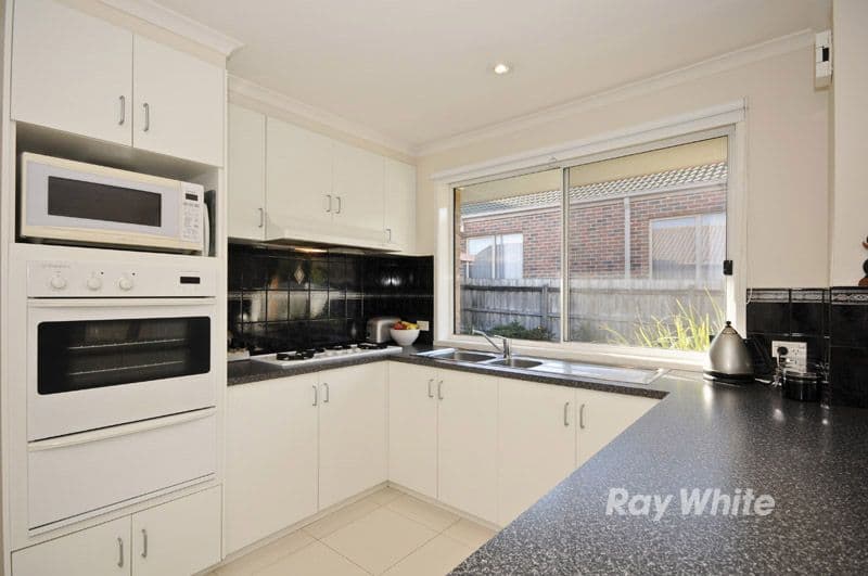 2 Carina Close, WANTIRNA SOUTH VIC 3152, Wantirna South - Thumbnail 3