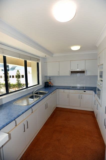 06-3 'Victoria Square', 15 Victoria Avenue, BROADBEACH QLD 4218, Broadbeach - Thumbnail 7