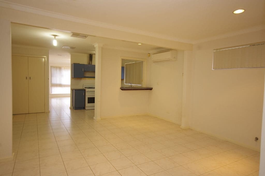 40 Burgland Drive, GIRRAWHEEN WA 6064, Girrawheen - Thumbnail 3