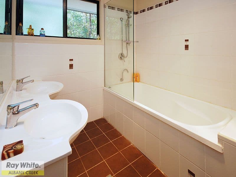 8 Estelle Court, EATONS HILL QLD 4037, Eatons Hill - Thumbnail 3