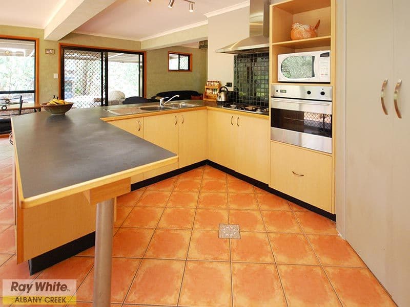 8 Estelle Court, EATONS HILL QLD 4037, Eatons Hill - Thumbnail 5