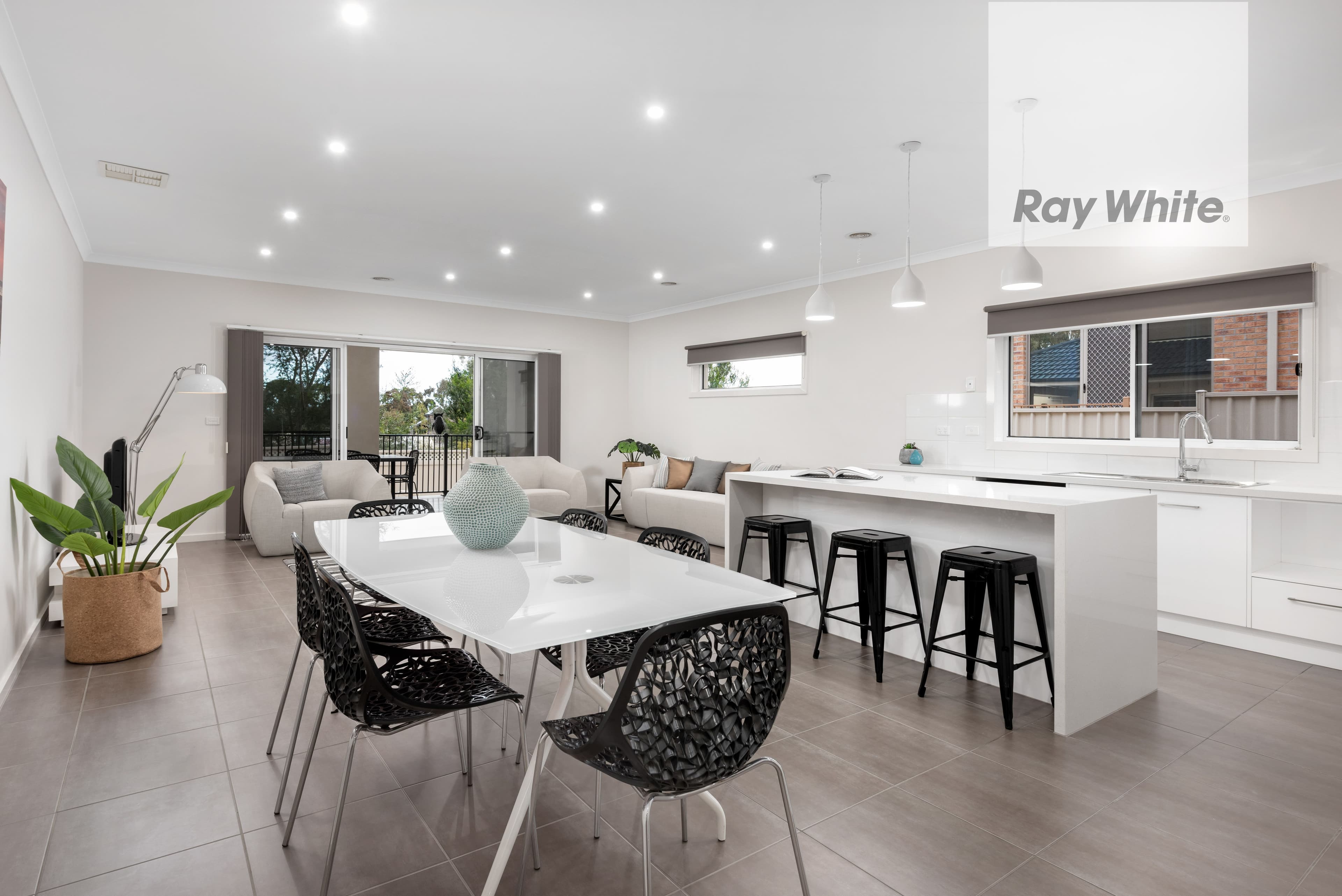 7 Farnham Crescent, Mill Park VIC 3082, Mill Park - Thumbnail 3