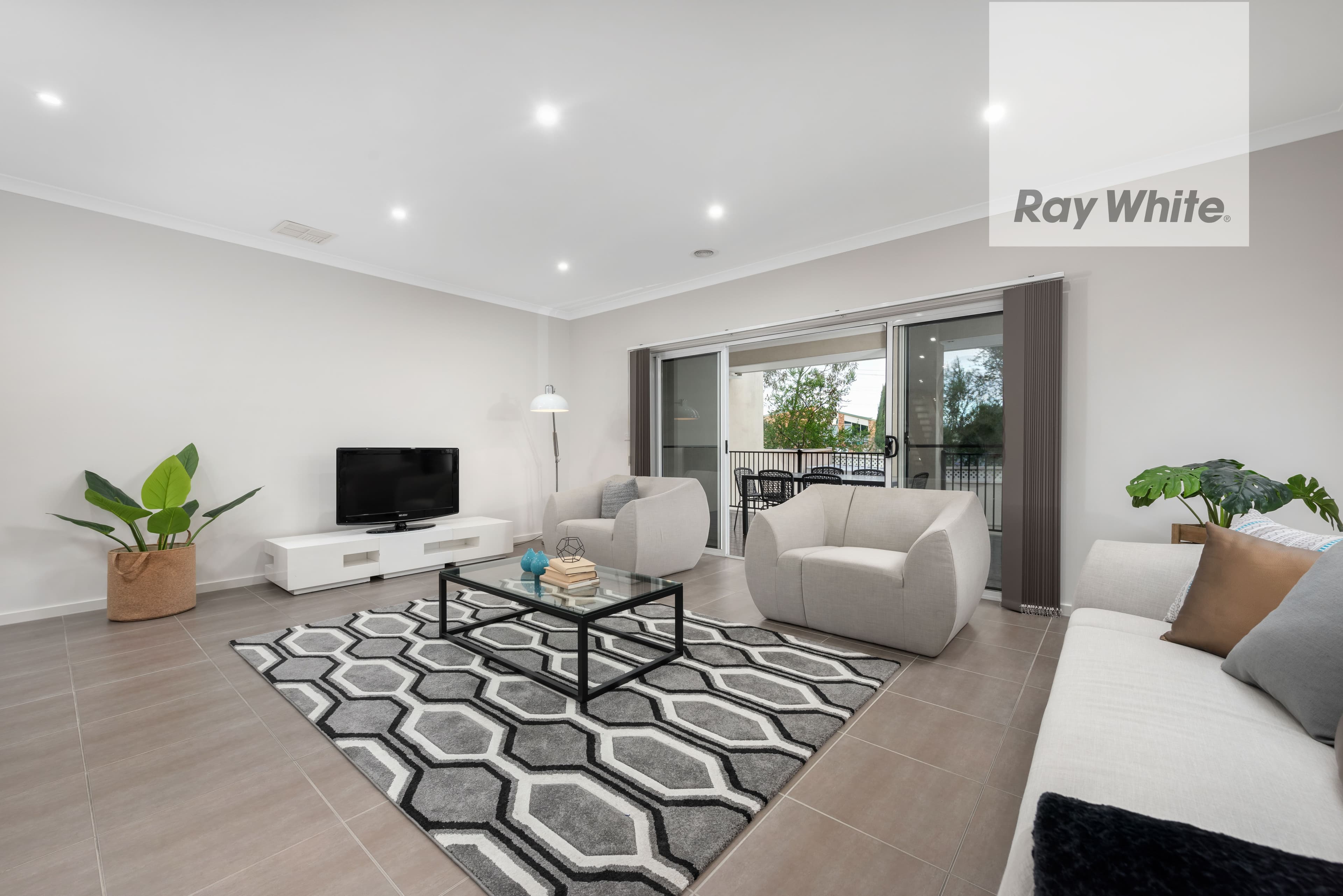 7 Farnham Crescent, Mill Park VIC 3082, Mill Park - Thumbnail 5