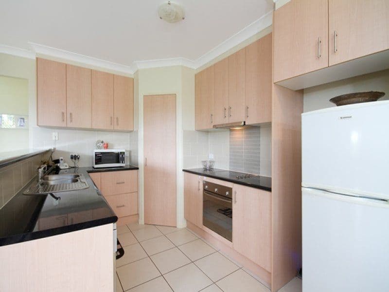 33 Fitzmaurice Drive, BENTLEY PARK QLD 4869, Bentley Park - Thumbnail 4