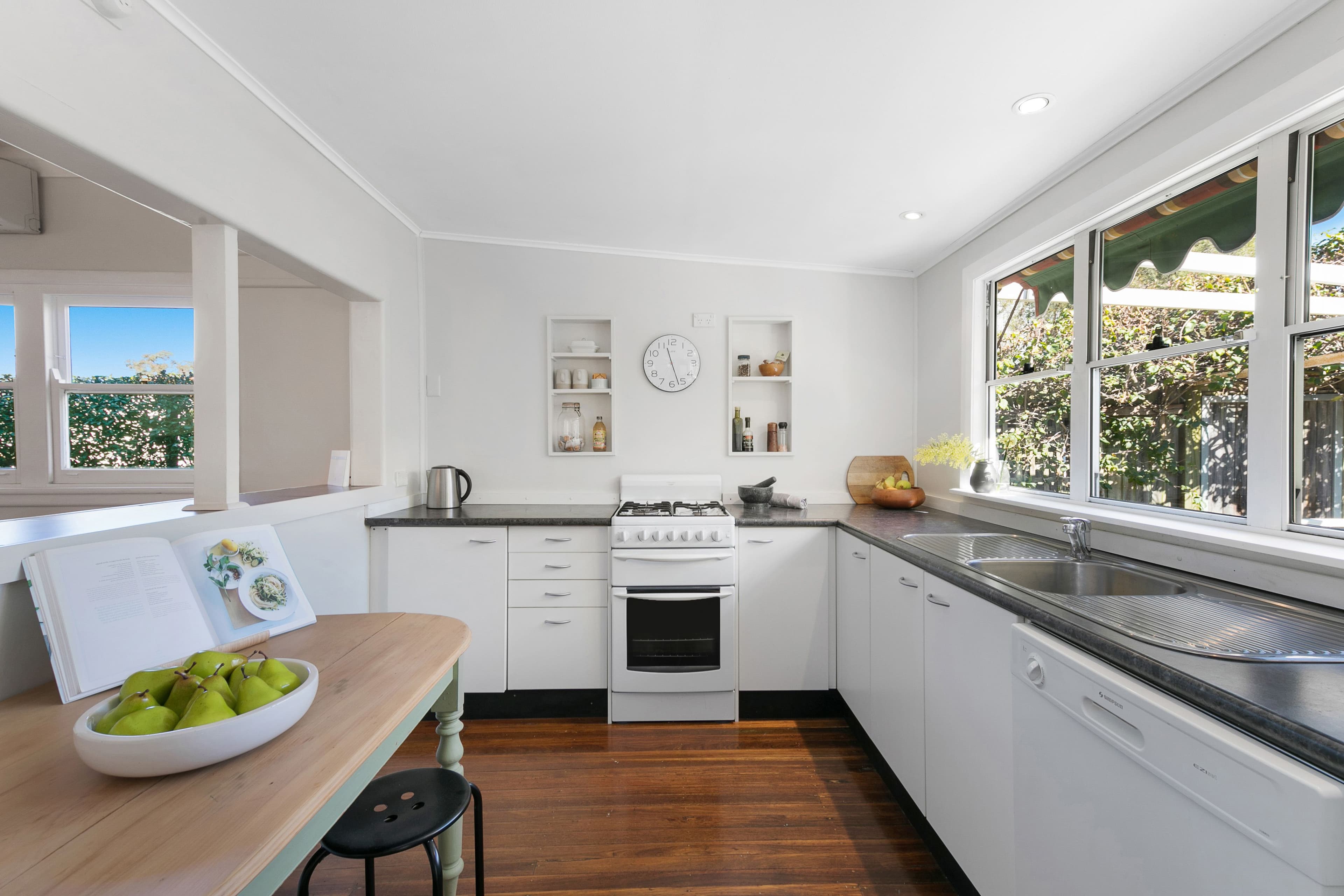 6 Rowe Street, Freshwater - Thumbnail 3