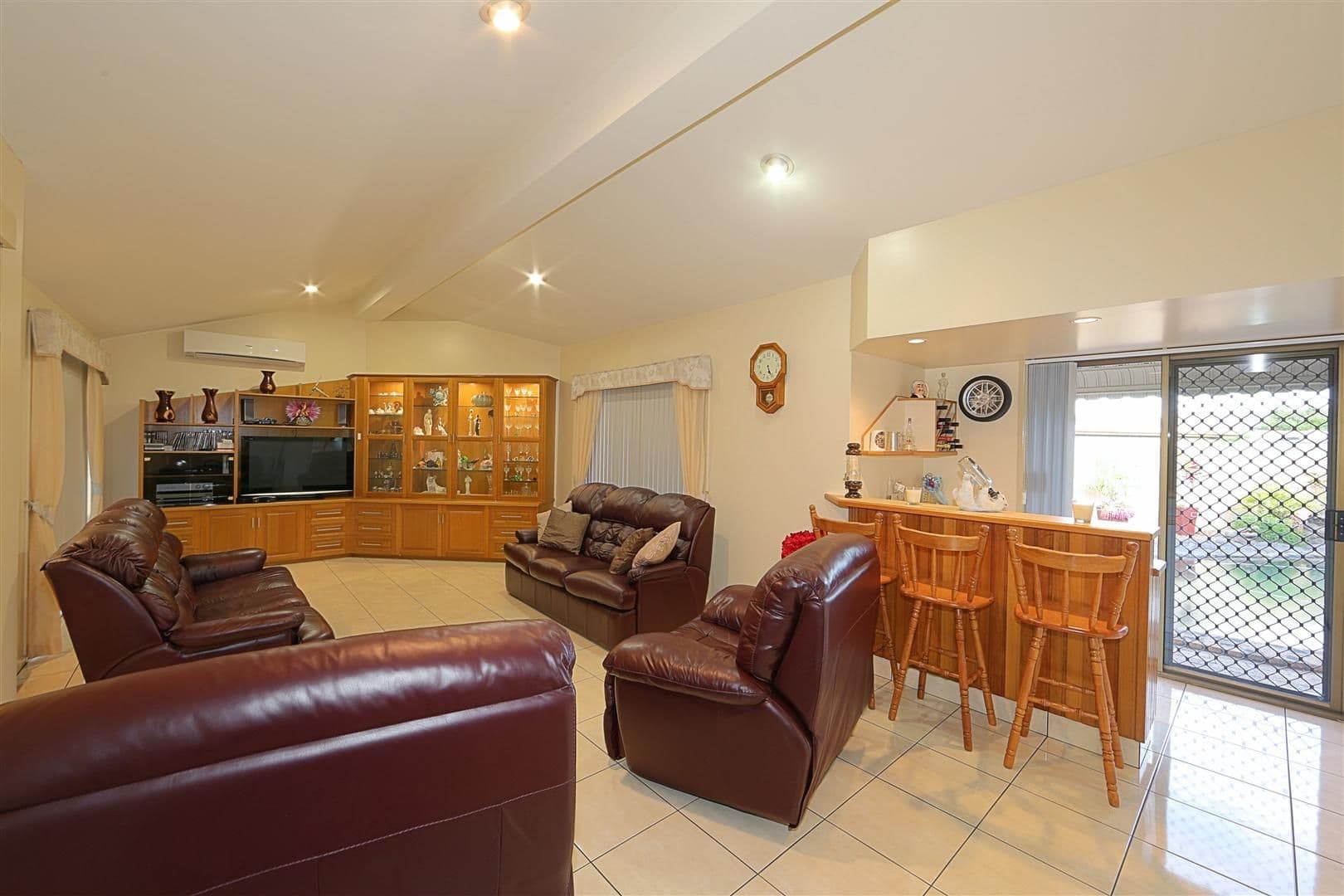 88 Dunn Road, AVENELL HEIGHTS QLD 4670, Avenell Heights - Thumbnail 3