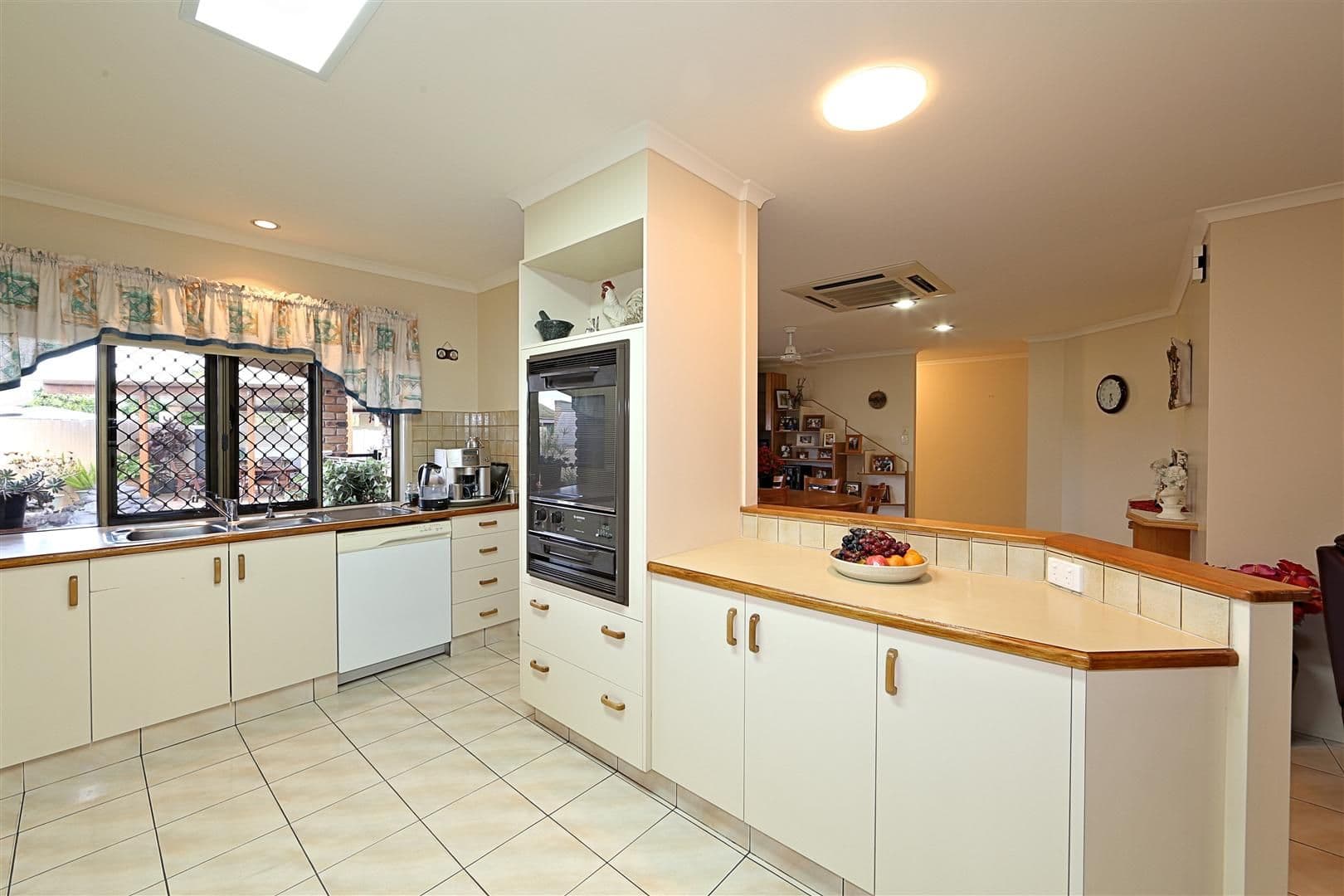 88 Dunn Road, AVENELL HEIGHTS QLD 4670, Avenell Heights - Thumbnail 5