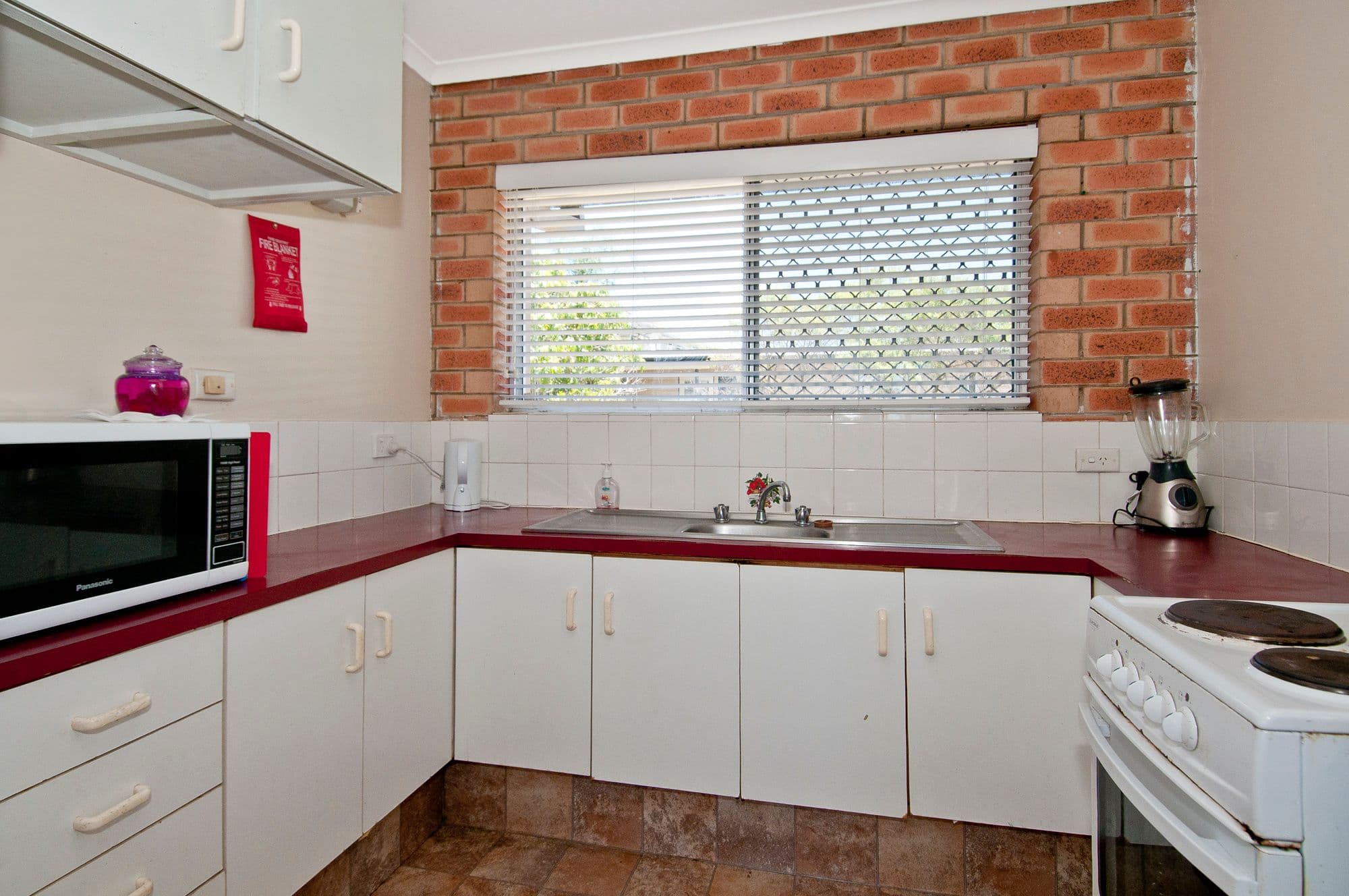183 Jacaranda Avenue, Kingston QLD 4114, Kingston - Thumbnail 2