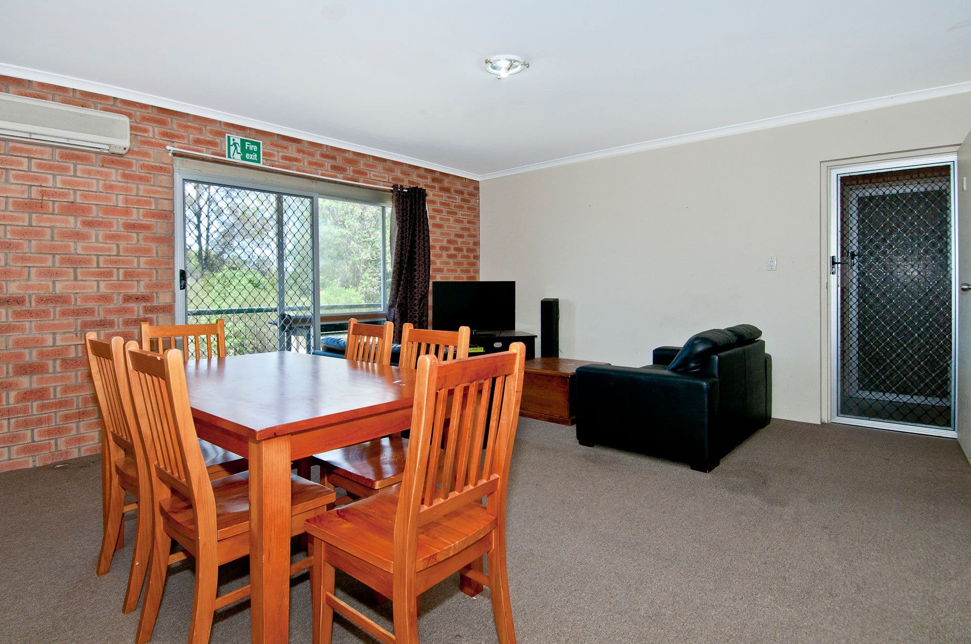 183 Jacaranda Avenue, Kingston QLD 4114, Kingston - Thumbnail 3