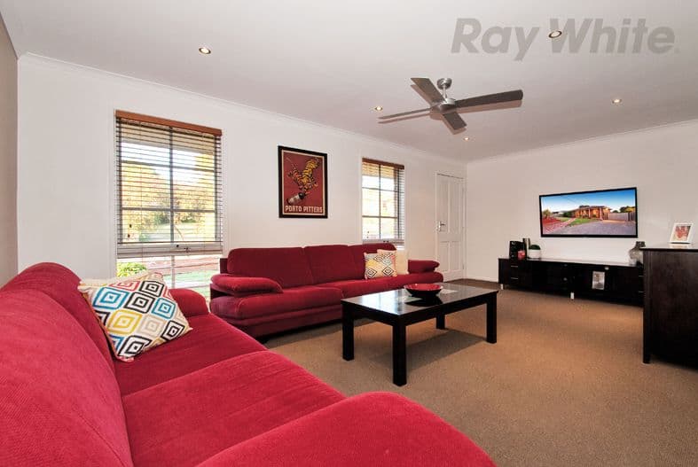 19 BARKER Drive, Mooroolbark VIC 3138, Mooroolbark - Thumbnail 2