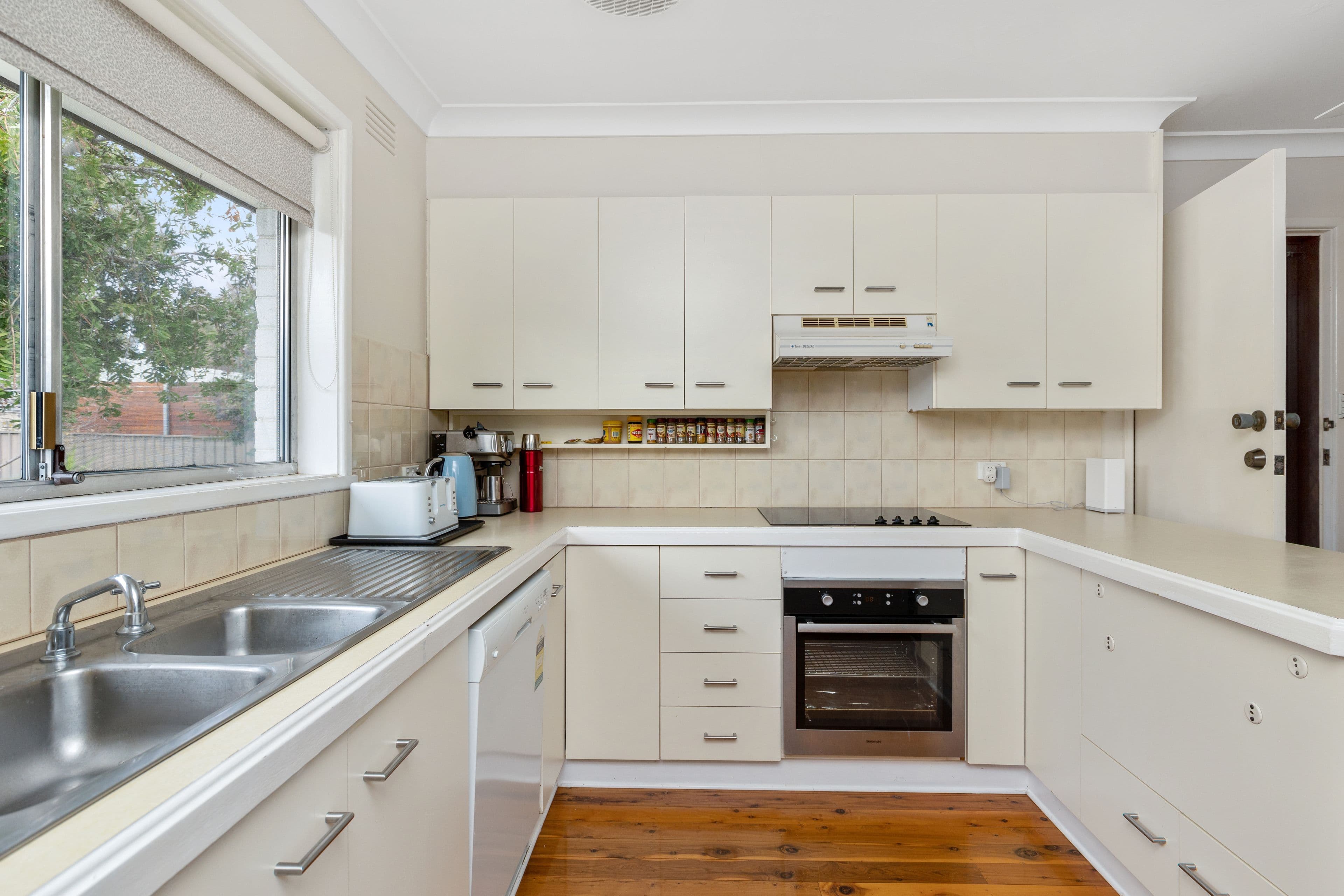 7 Pratt Street, Mount Austin NSW 2650, Mount Austin - Thumbnail 3