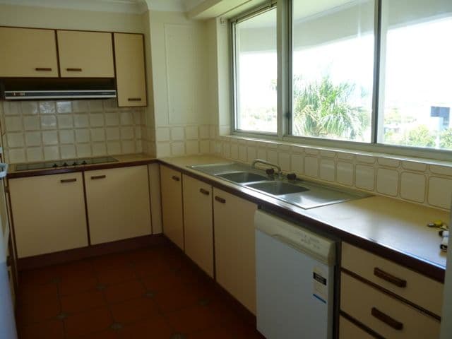 170 The Esplanade, BURLEIGH HEADS QLD 4220, Burleigh Heads - Thumbnail 4