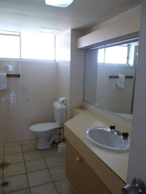170 The Esplanade, BURLEIGH HEADS QLD 4220, Burleigh Heads - Thumbnail 8