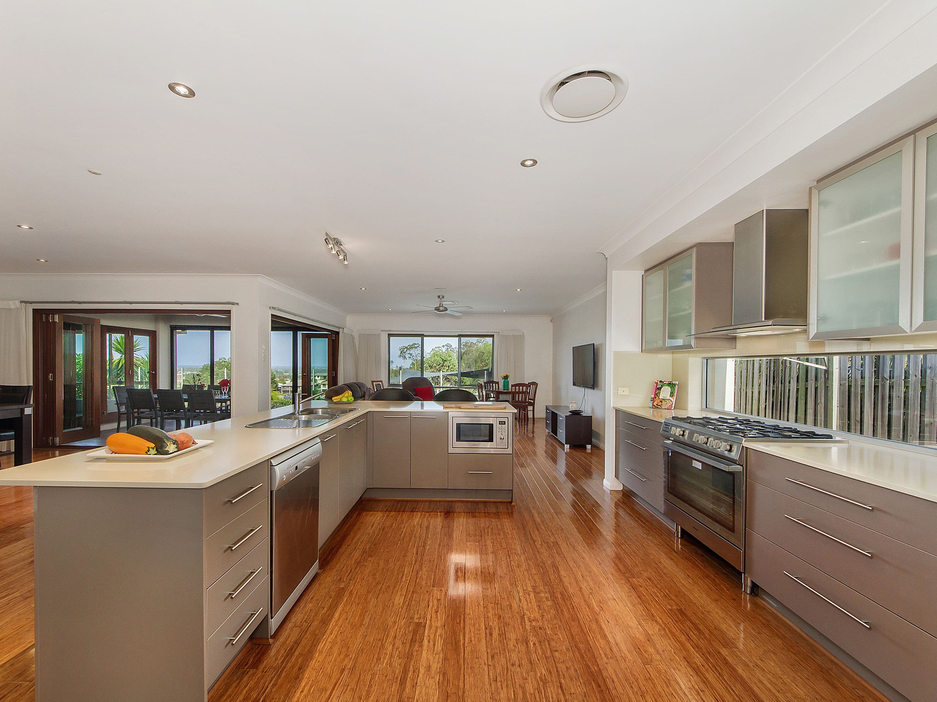 18 Wunburra Circle, Pacific Pines QLD 4211, Pacific Pines - Thumbnail 3