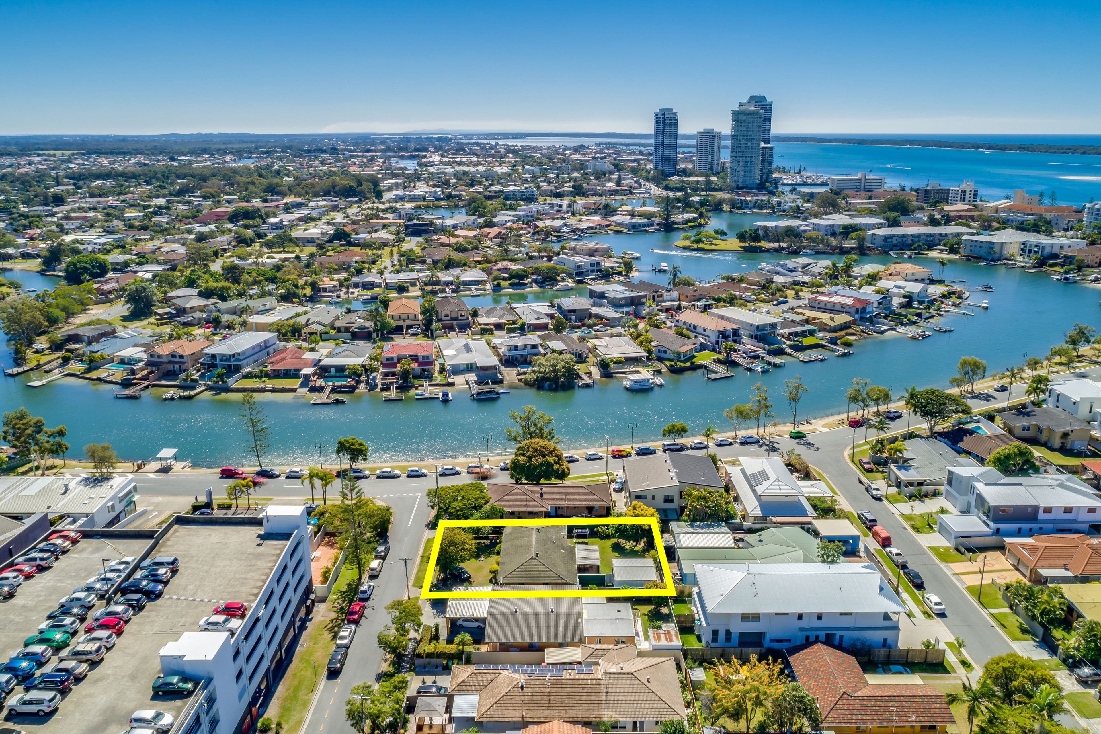 13 Fiona Street, Biggera Waters QLD 4216, Biggera Waters - Thumbnail 2