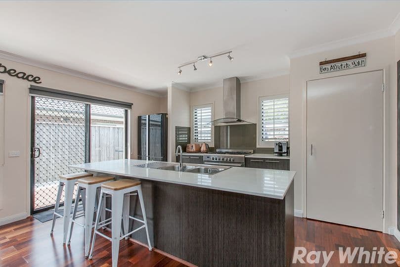 4 Nighthawk Boulevard, South Morang VIC 3752, South Morang - Thumbnail 2