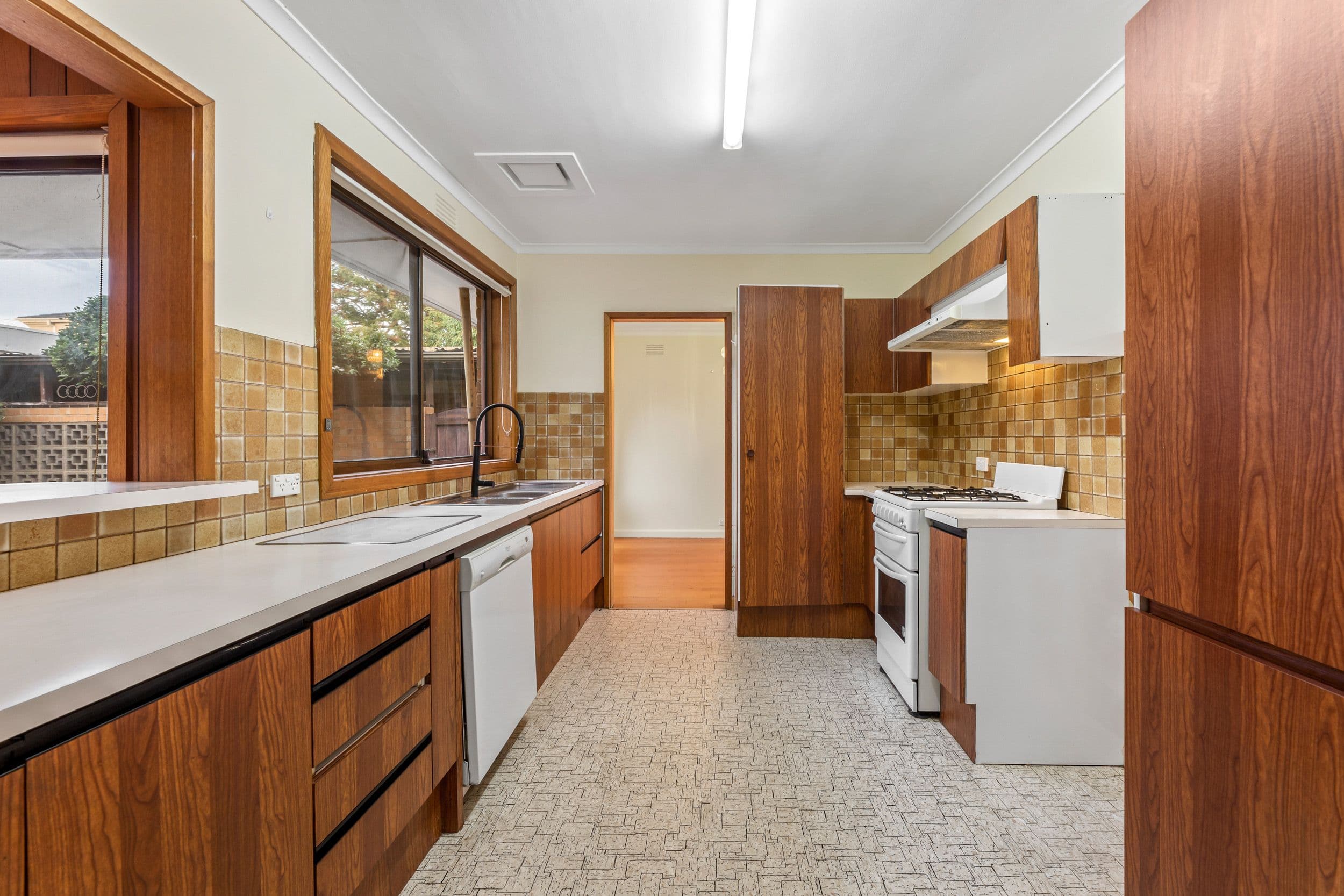 13 Bennett Avenue, Mount Waverley VIC 3149, Mount Waverley - Thumbnail 3