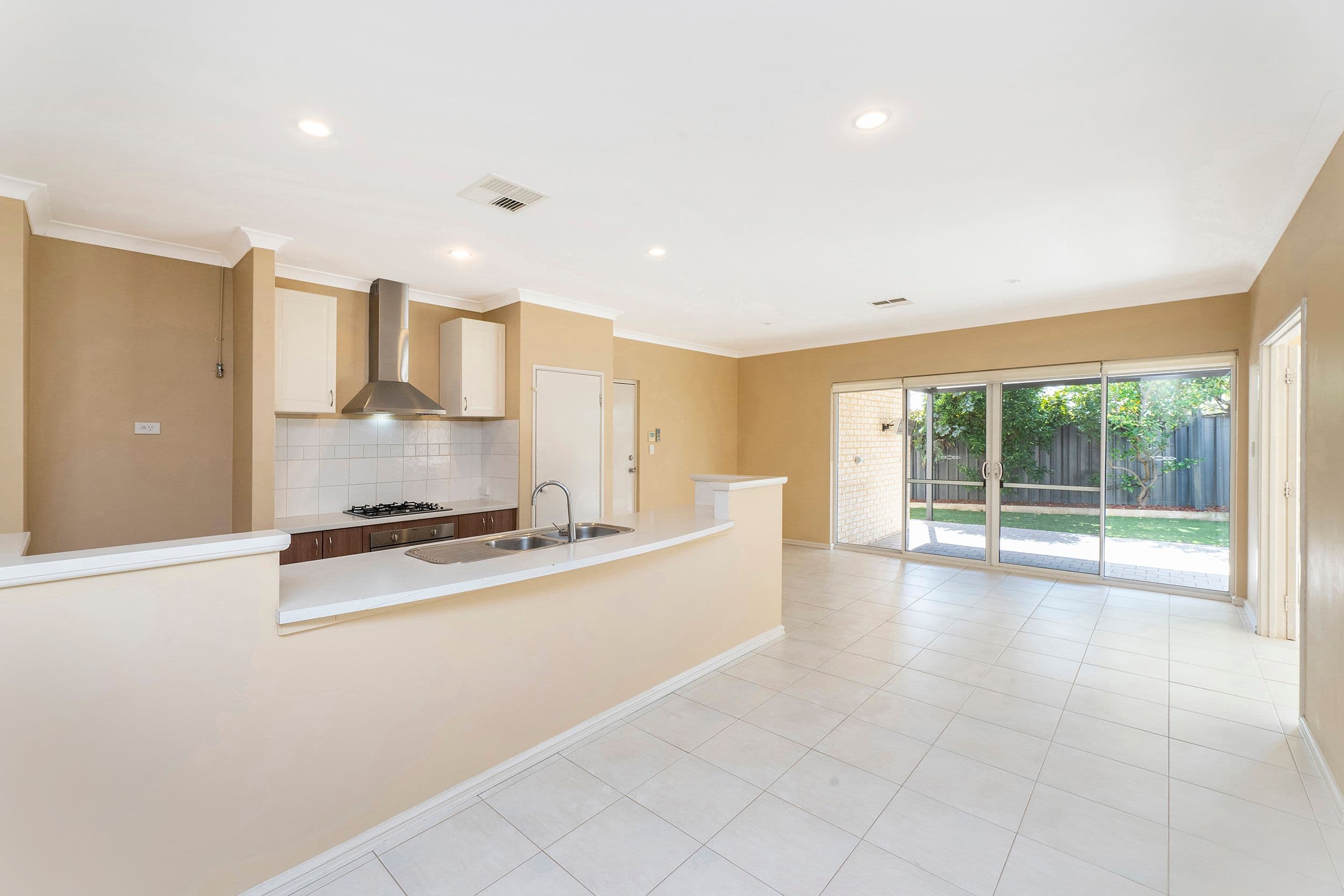82 Lemon Gum Drive, Baldivis WA 6171, Baldivis - Thumbnail 2