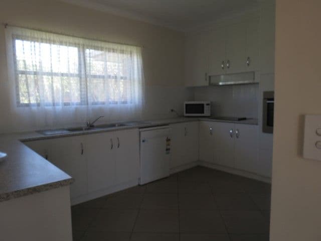 12 Marsden Court, Roma QLD 4455, Roma - Thumbnail 2
