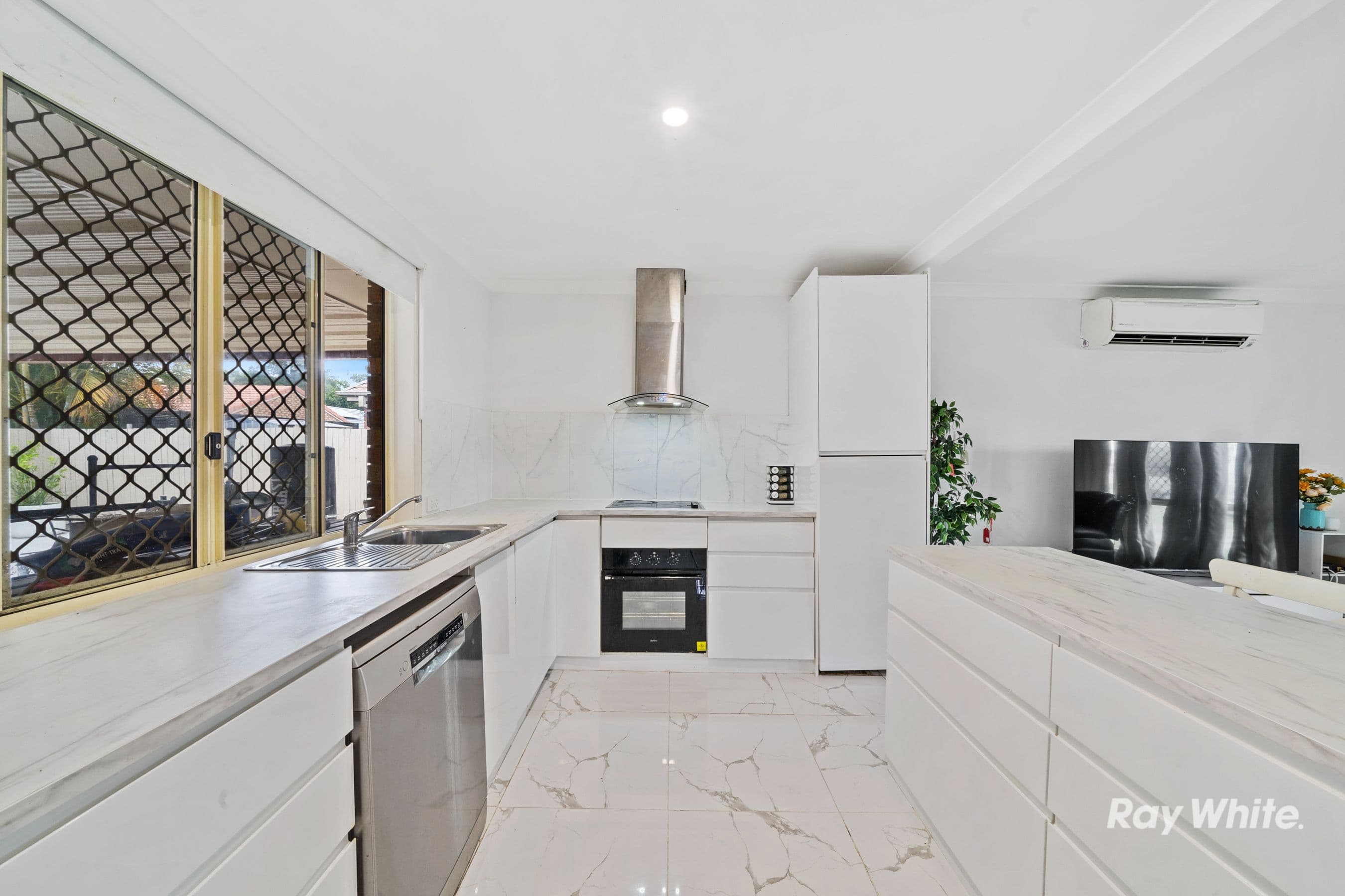 11 Cherrytree Place, Waterford West QLD 4133, Waterford West - Thumbnail 3