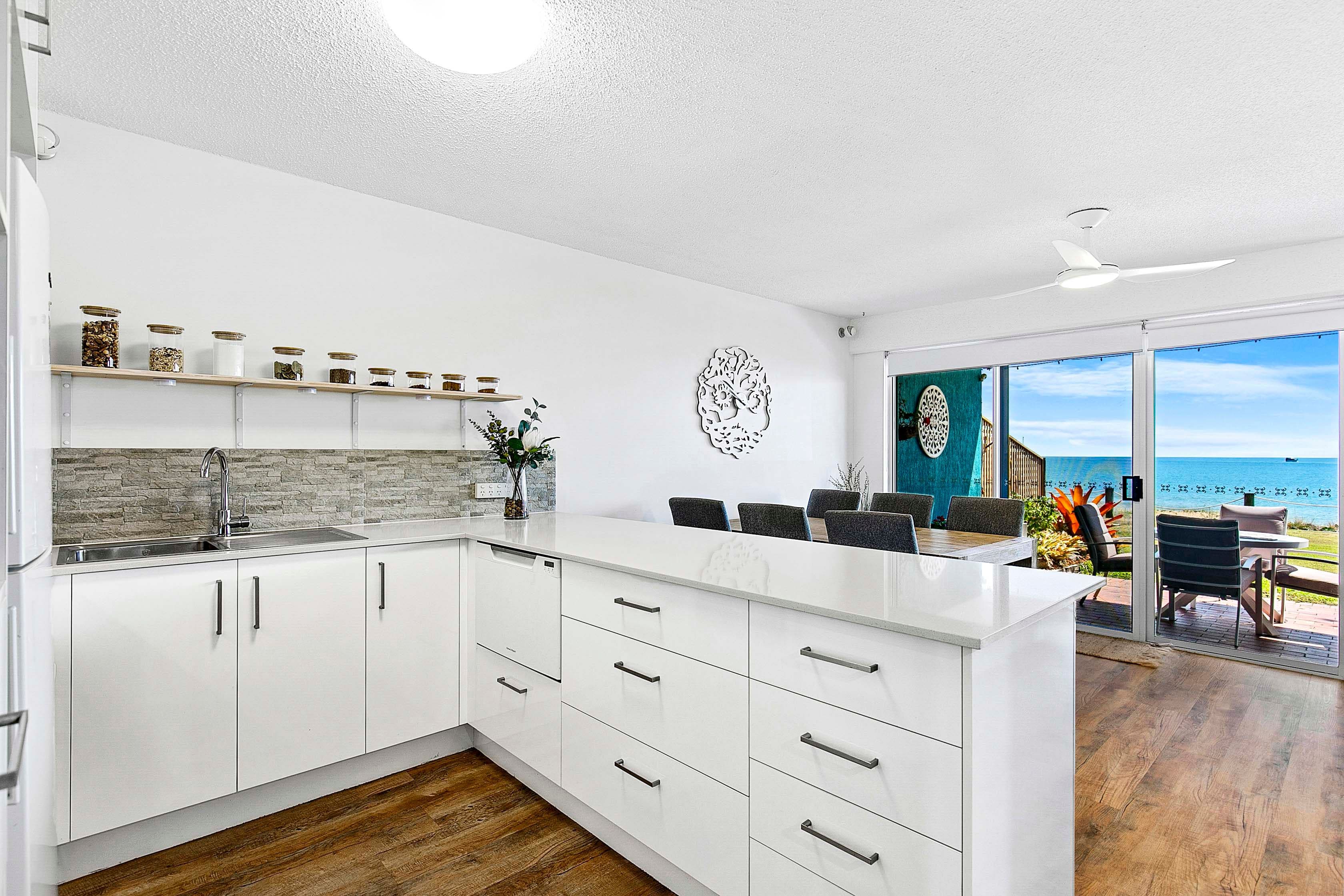 17 Buccaneer Drive, Urangan QLD 4655, Urangan - Thumbnail 4