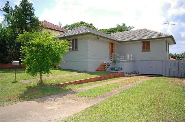 20 Iris Street, HOLLAND PARK WEST QLD 4121, Holland Park West - Image 1