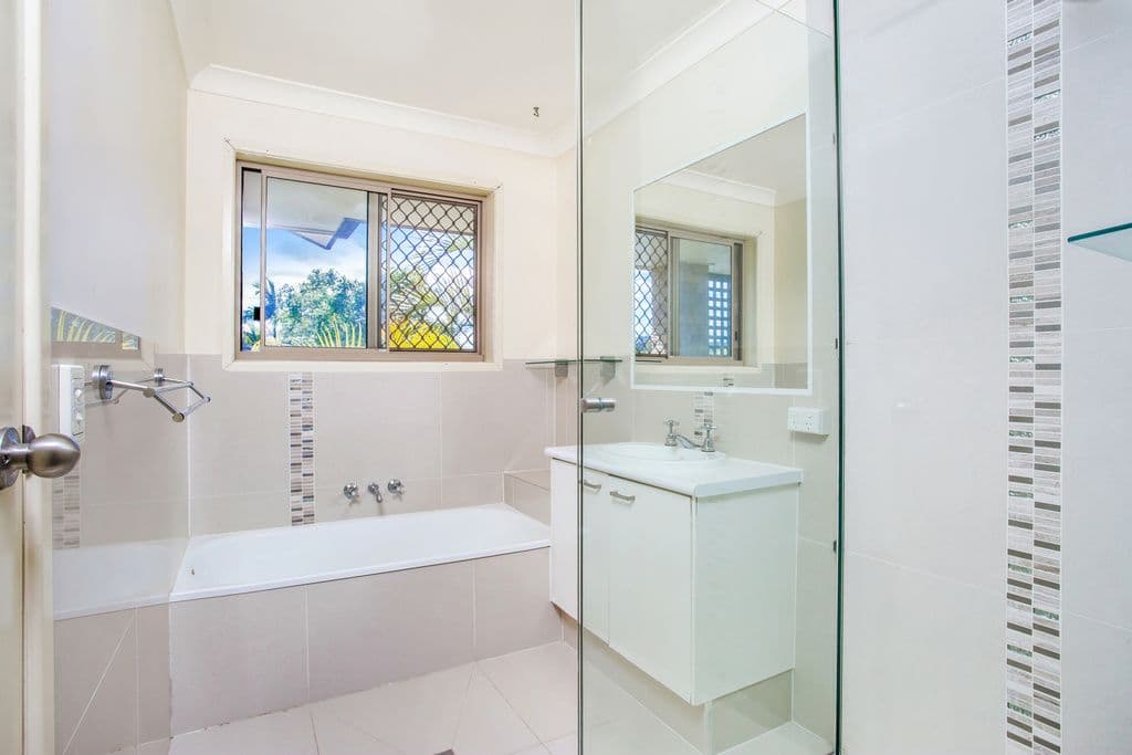 14 Bourton Road, Merrimac QLD 4226, Merrimac - Thumbnail 4
