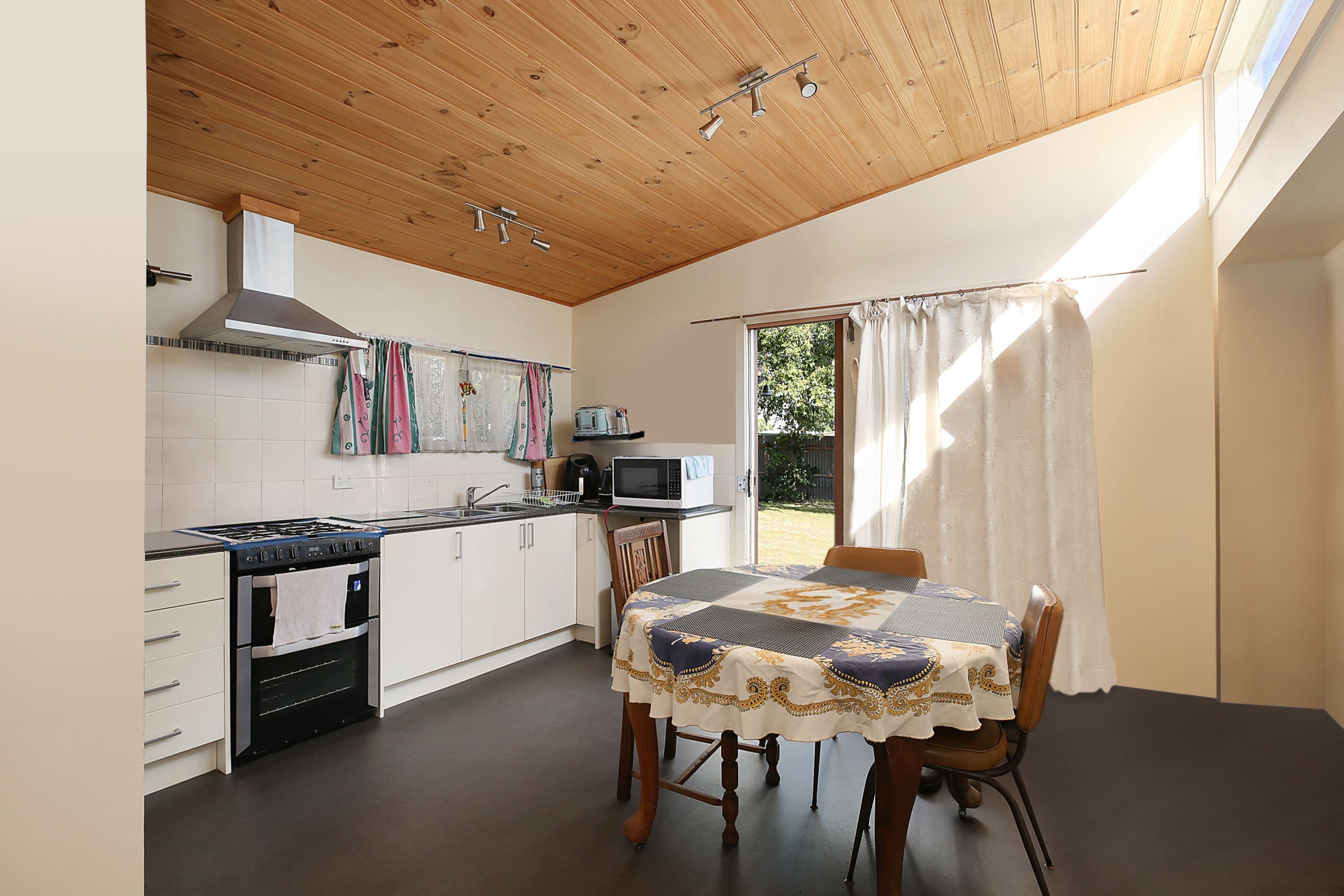 35 Silvester Street, Cobden VIC 3266, Cobden - Thumbnail 2